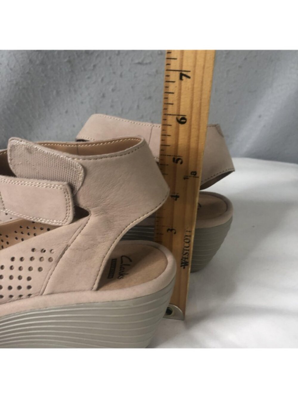 Clarks Sandals Womens Size 6.5 Beige Reedly Salene Wedge Comfort Ankle Strap - Picture 6 of 16